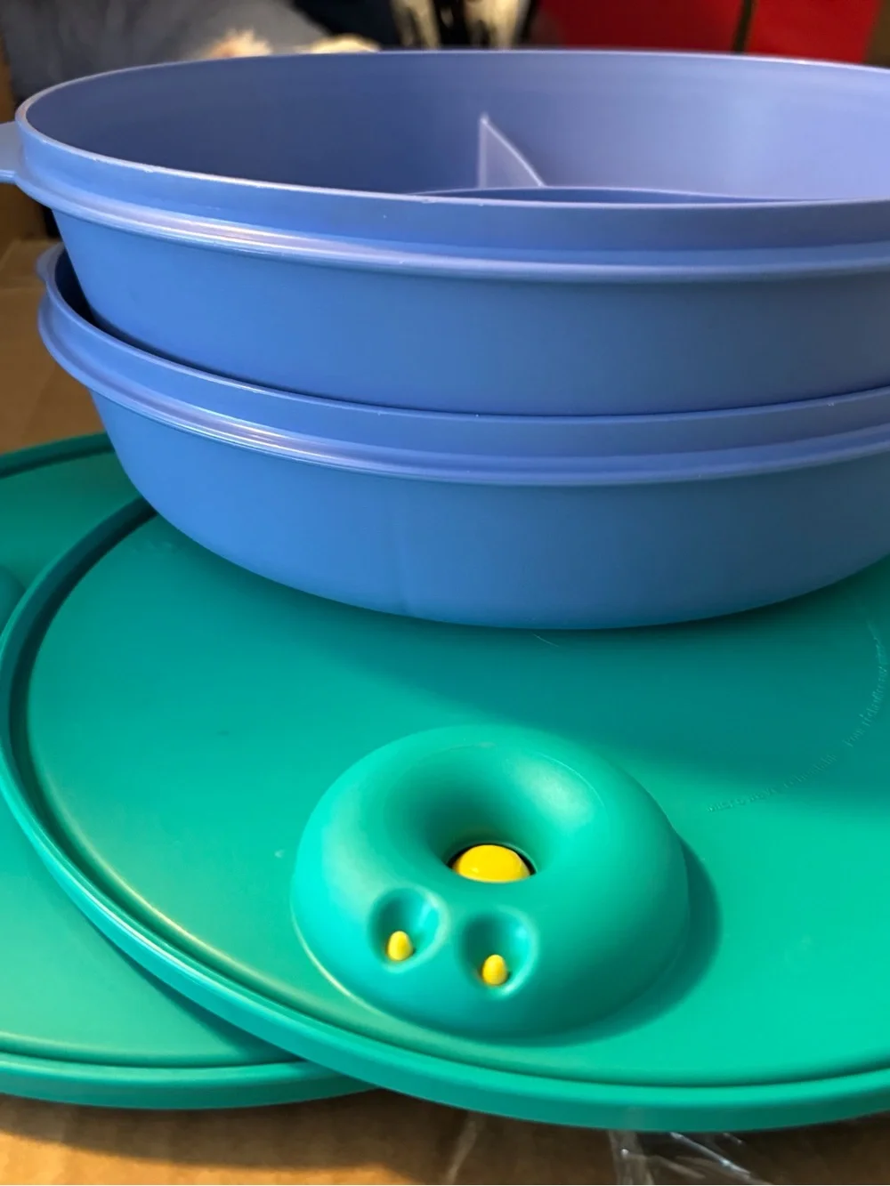 Tupperware Crystalwave Blue and Teal Dinner plate Set with Yellow Accents